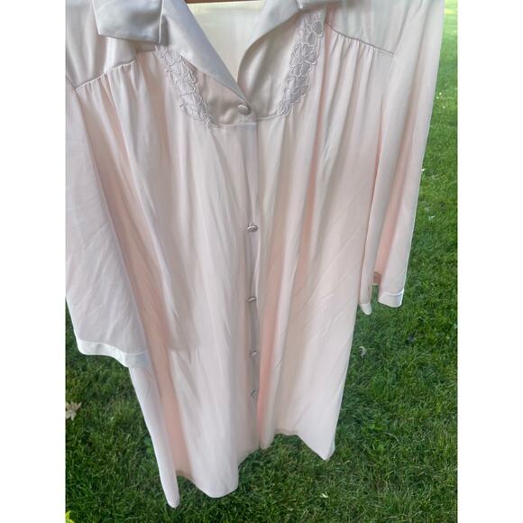 Vintage Vanity Fair Robe or Nightgown size 40 - Picture 16 of 16